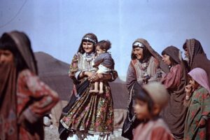 Pashtun women and children, photo by Françoise Foliot, 1974-1975, Creative Commons Attribution-Share Alike 4.0 International license